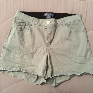 Democracy shorts size 16w